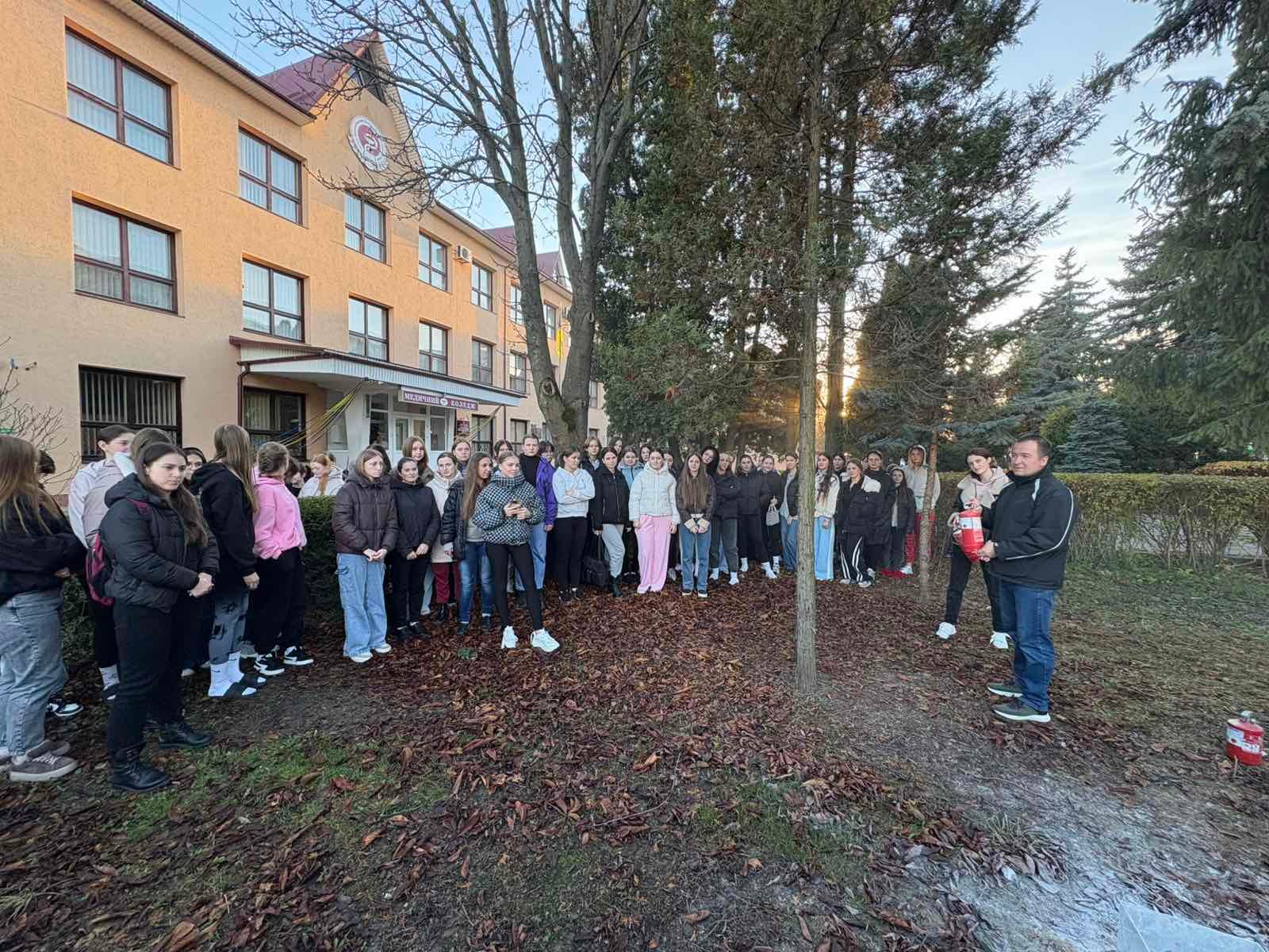 Як користуватися вогнегасниками