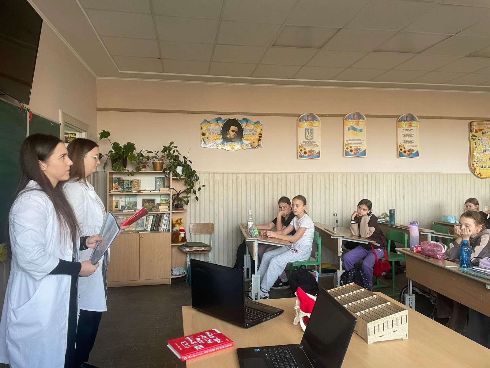 Бесіда зі школярами про статеве дозрівання хлопців та дівчат