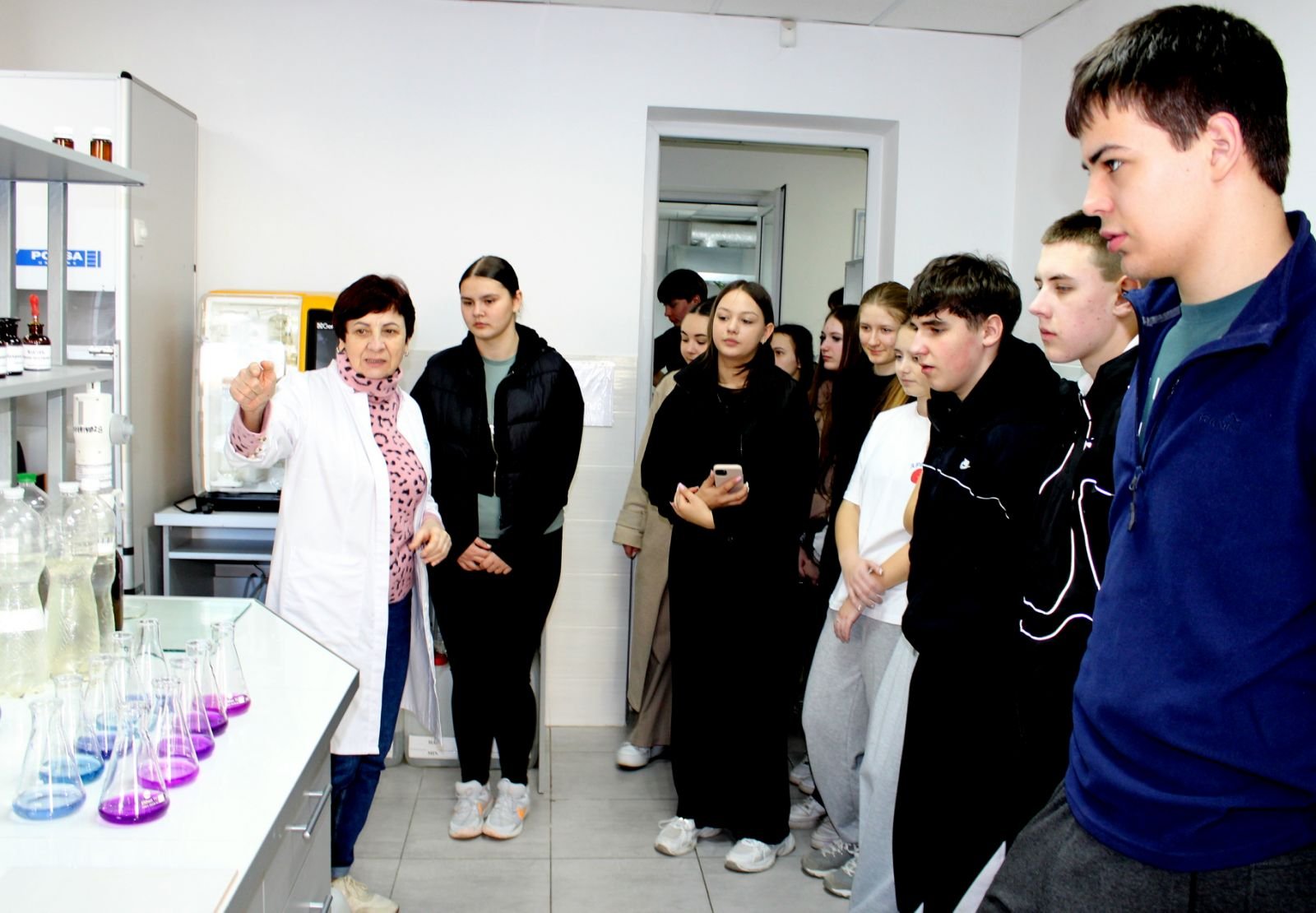 Консультація в лабораторії моніторингу вод