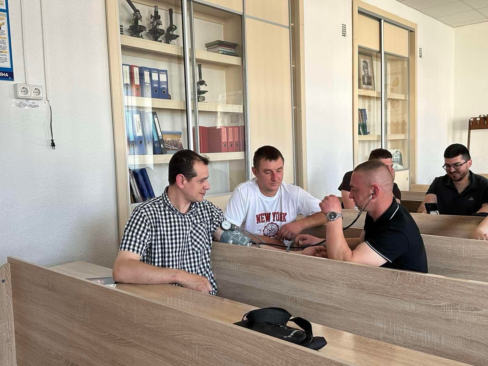 Навчаються майбутні екстрені медичні техніки