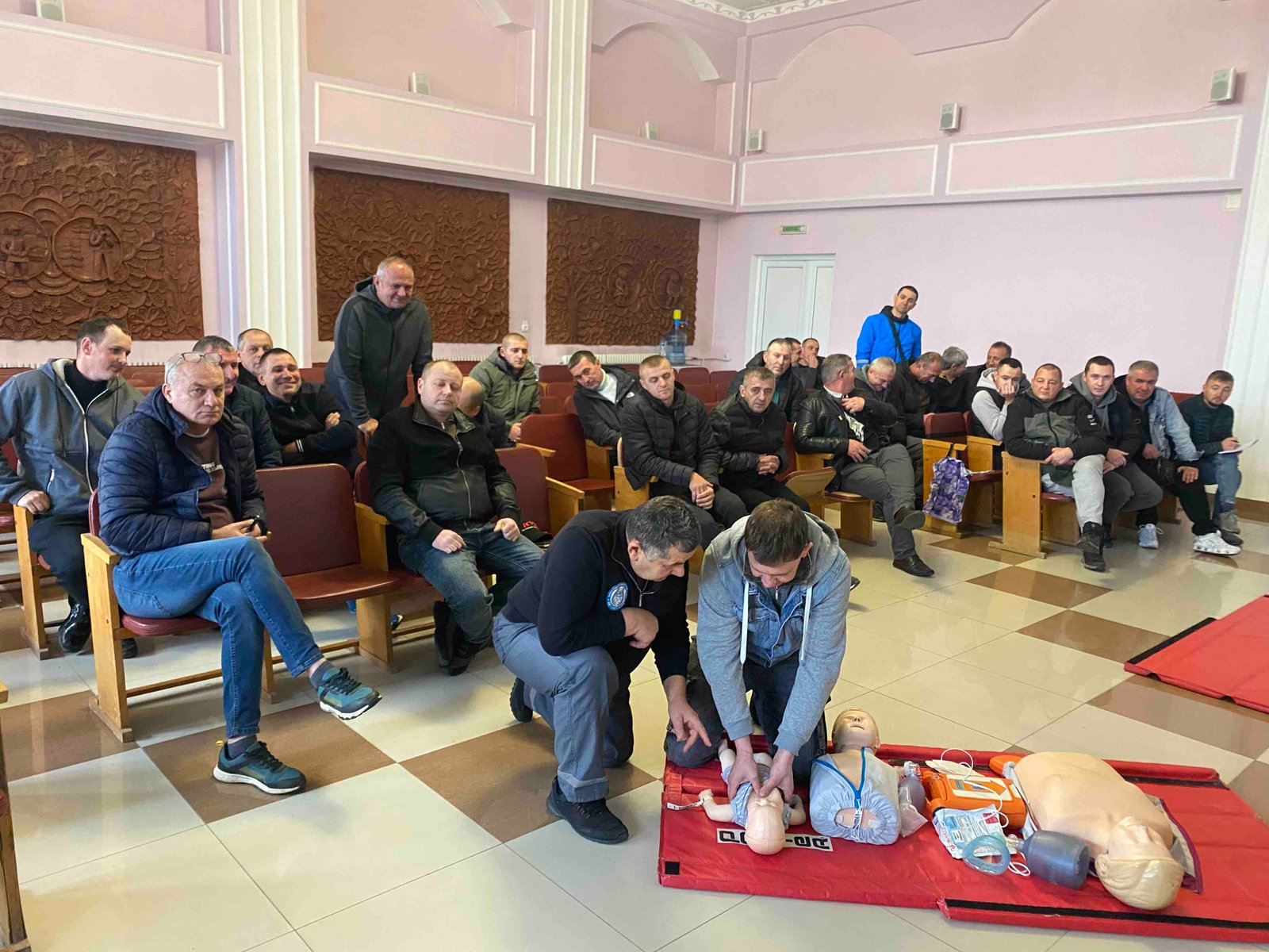 Навчаються майбутні екстрені медичні техніки